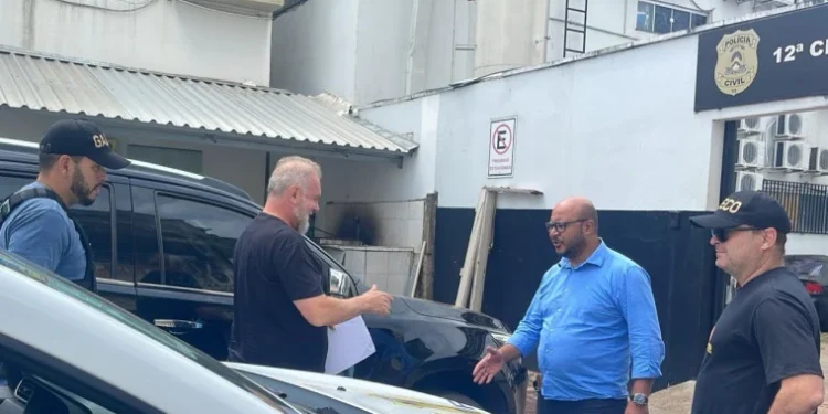 Carlesse chegando à delegacia da Polícia Civil / Foto: Atitude Tocantins